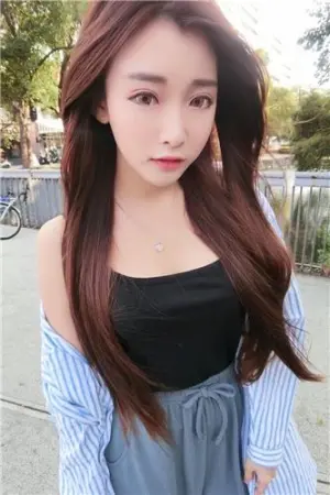 好甜美的展场sg正妹 Rebeca小花