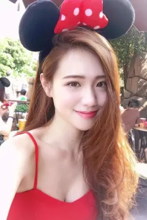 台湾文大第一校花晒美照 胸大腿长堪称魔鬼身材 张凯