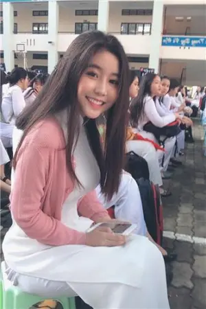 越南「零缺点女神」！16岁清纯高中生，白白圆圆的好身材 Vo Ngoc Tran