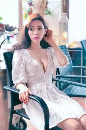 长荣正妹空姐 大秀性感深V事业线 Fafa