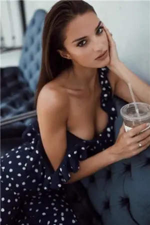 超模的法式夏日 Gabrielle Caunesil