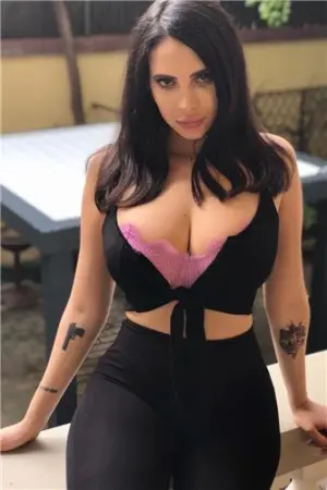 夜店航母级身材太吸睛 Rich Sanna