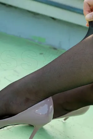 [IESS异思趣向]丝享家 2018.05.22 No.237 快看！楼顶上有个黑丝女 暖暖