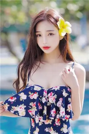 音乐节上甜心妹 出没！清凉背心展现「雪白美背」！ 김도연