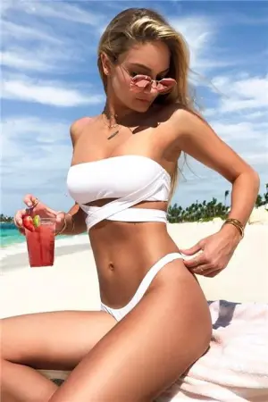 夏日福利！比基尼妹「精致绝美颜」太吸睛 Gigi Caruso