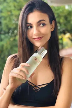 颜值即「正义」的美女歌手 Victoria Justice