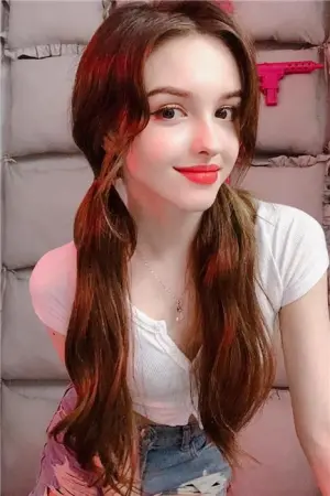 当中亚美女遇上韩式打扮 Karimova Elina