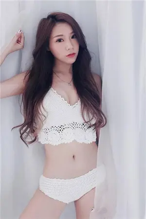 激正「网拍老板娘」身材超惹火 谢佩