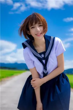 水手服美少女让人眼前一亮 九重はる