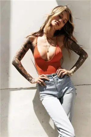 纹身女郎比基尼私房照 Jenah Yamamoto