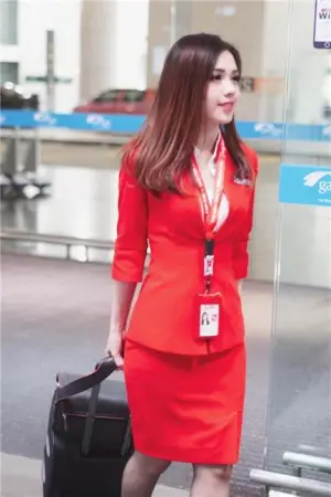 亚航正妹空姐 ，偷拍照网络疯传意外爆红 Mabel Goo
