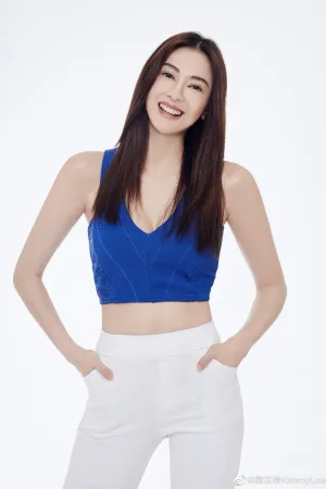 一家大晒饰演卖领带女售货员电影截图生活自拍 刘芷希