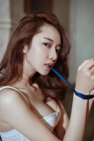 小只马性感雪白美乳雪地外拍 优宝