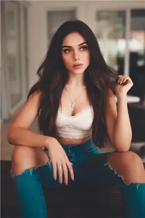 妹子「性感S曲线」藏超深 Tiffany Alvares