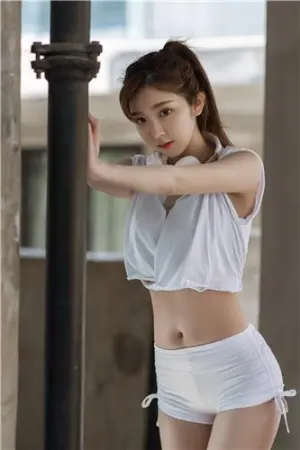 运动正妹短裤超级短，露肉的季节快来了 汤嘉琳