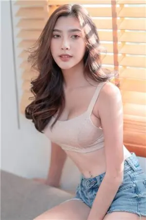 DHAIDAI.S 辣模穿养眼热裤「诱惑力满点」 Nalurmas Sanguanpholphairot