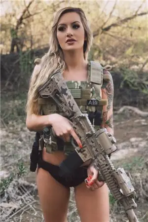 单兵注意！「中士女军官」战力惊人 Rianna Conner Carpenter