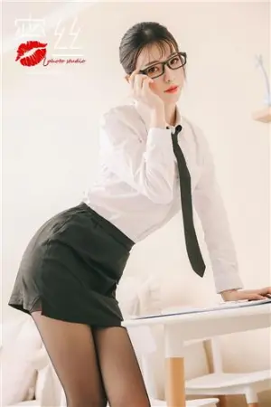 [TouTiao]头条女神 蜜丝系列001 中介小姐姐的黑丝暴击 幻雪儿