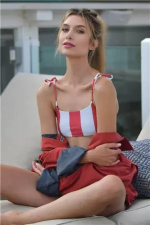 丹美正妹颜值完胜 「空灵气质」让人身心舒畅 Alexandria Eissinger