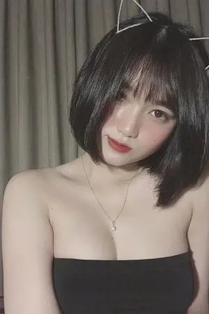 短发越南妹深夜释放福利！扣不住的饱满 Anne Nguyen