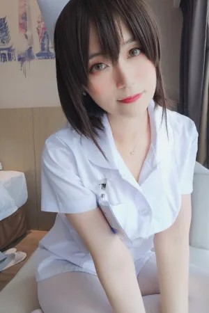[WeiboGirl]微博红人 短发小护士 白银81_