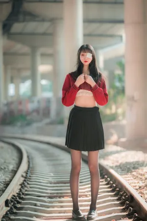 [WeiboGirl]微博红人 铁轨 西瓜少女