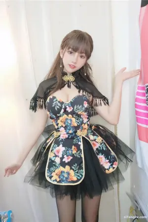 [WeiboGirl]微博红人 2020.12.23 披肩小洋装 过期米线线喵