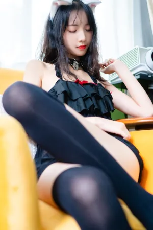 [WeiboGirl]微博红人 2020.12.09 猫尾私房写真 西瓜少女