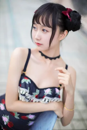 [WeiboGirl]微博红人 2020.12.18 草莓泳衣 木绵绵