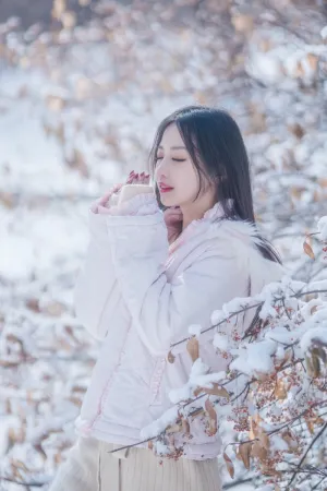 [WeiboGirl]微博红人 2020.08.04 雪景 Shika小鹿鹿