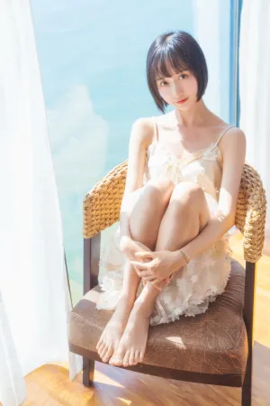 [WeiboGirl]微博红人 2020.08.20 暖冬的海 米色裙子 木绵绵OwO