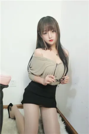 [WeiboGirl]微博红人 2021.01.02 肉色丝袜 过期米线线喵