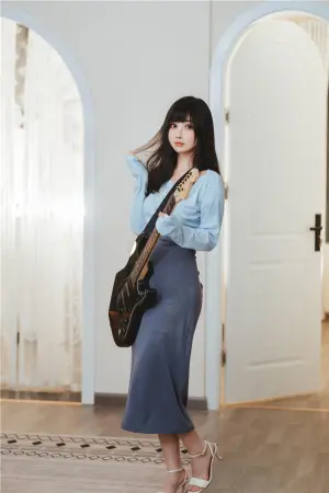 [WeiboGirl]微博红人 2021.10.13 吉他妹妹系带裙 rioko凉凉子