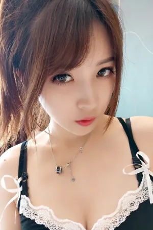 [WeiboGirl]微博红人 黑色吊带裙 小女巫露娜