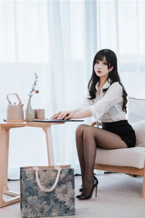 [WeiboGirl]微博红人 黑丝ol制服双人 rioko凉凉子