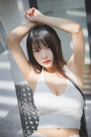 [WeiboGirl]微博红人 背心牛仔背带裤 香草喵露露