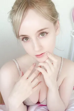 乌克兰妹子雪白肌肤，吹弹可破！小只马模特萌妹Gemma赏 Gemma_Louise