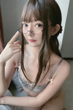 [WeiboGirl]微博红人 真空无内肉丝 51酱