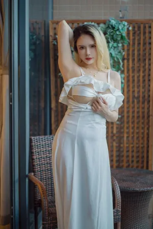 [WeiboGirl]微博红人 白色连衣裙 秋和柯基