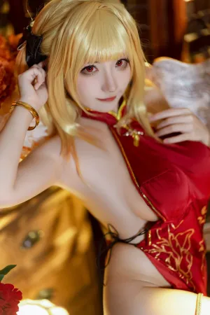 [WeiboGirl]微博红人 佣兵金发旗袍 是三不是世w