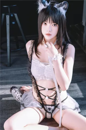 [Cosplay]角色扮演 豹女郎装扮 白色薄纱情趣 白丝网袜 拥豹 桜桃喵