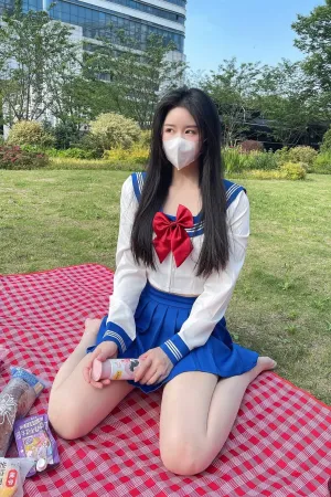 [WeiboGirl]微博红人 性感JK短裙 超薄肉丝 户外野餐 软妹小九九