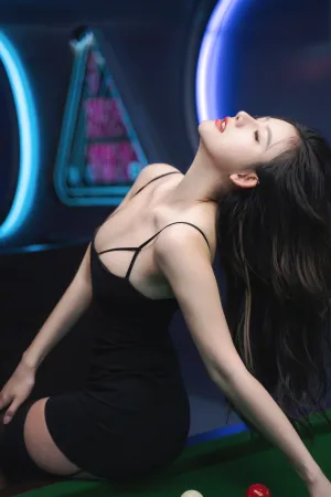 [FuLi]米友福利 桌球拍摄 黑色连衣短裙 黑丝吊袜 一杆进洞 就是阿朱啊