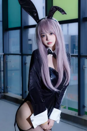[Cosplay]角色扮演 黑色 皮质服饰 黑网吊袜 紫发礼服兔 疯猫ss
