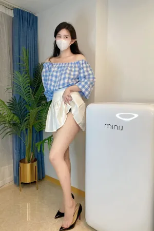 [WeiboGirl]微博红人 格子上衣 白色短裙 闪亮肉丝 虾线油亮 软妹小九九