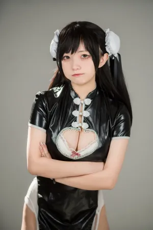 [Cosplay]角色扮演 黑色胶衣 高开旗袍服饰 白丝吊袜 功夫阿花 花铃