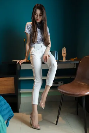 [WeiboGirl]微博红人 性感 短袖衬衫 七分白裤 露超薄肉丝 肉丝足尖 SIA不吃鱼