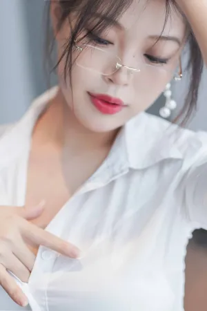 [FuLi]米友福利 白T 黑色短裙 黑丝 秘书的私人时间 白烨