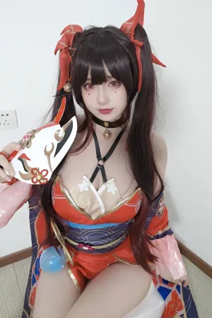 [Cosplay]角色扮演 红色薄纱短裙 黑色内衣 自拍花火 迷之呆梨