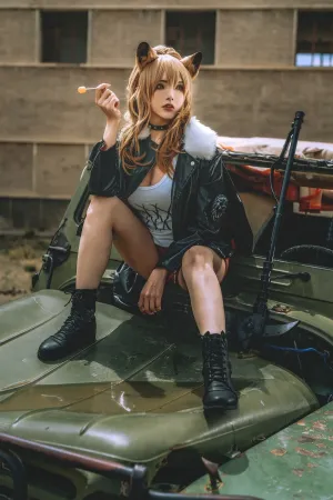 [Cosplay]角色扮演 明日方舟 亚历山德莉娜 推进之王 秋和柯基